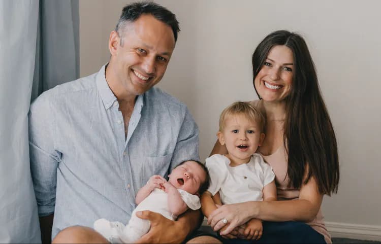 Family protrait with parents, toddler, and baby