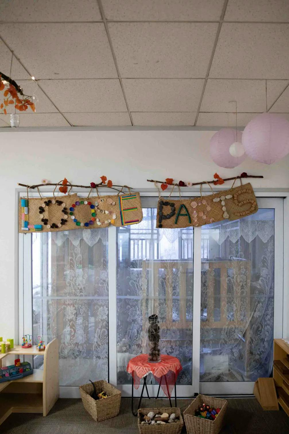 Kauri Kids Papatoetoe interior with a sign saying loose parts